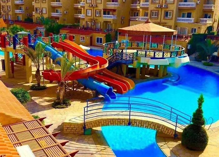 Poolside Paradise *
